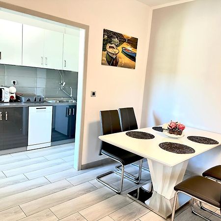 ורסאר Apartman Rocan מראה חיצוני תמונה