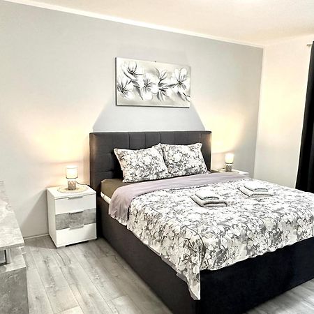 ורסאר Apartman Rocan מראה חיצוני תמונה
