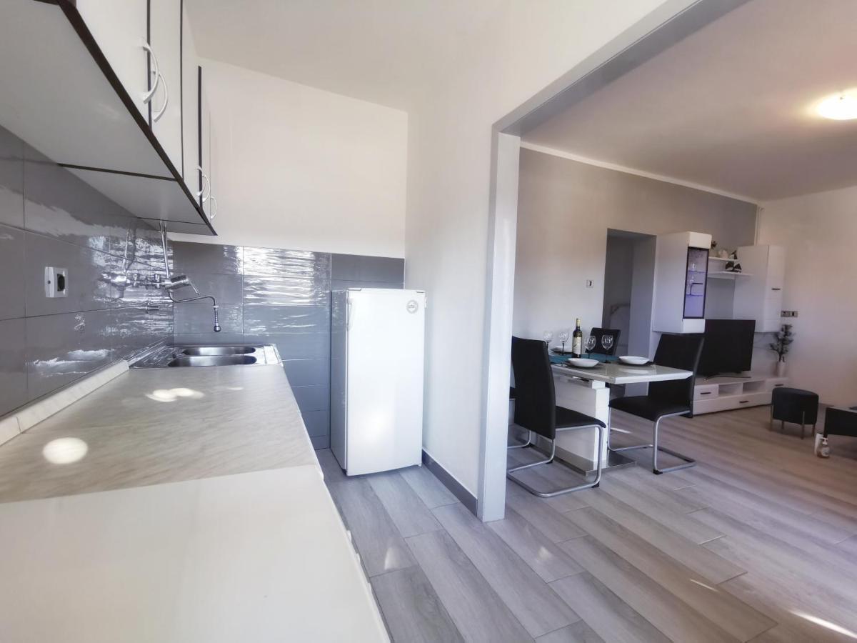 ורסאר Apartman Rocan מראה חיצוני תמונה