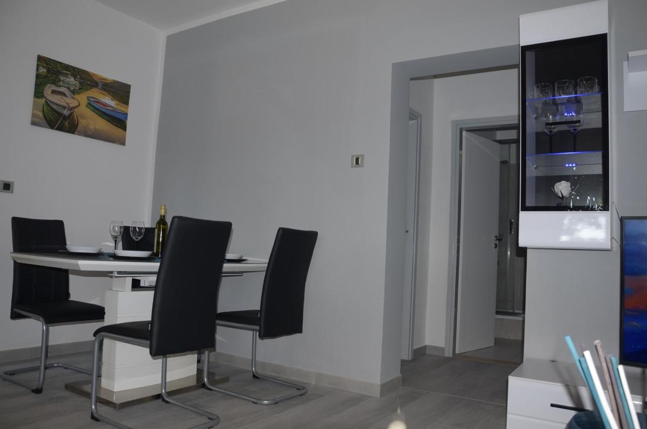 ורסאר Apartman Rocan מראה חיצוני תמונה