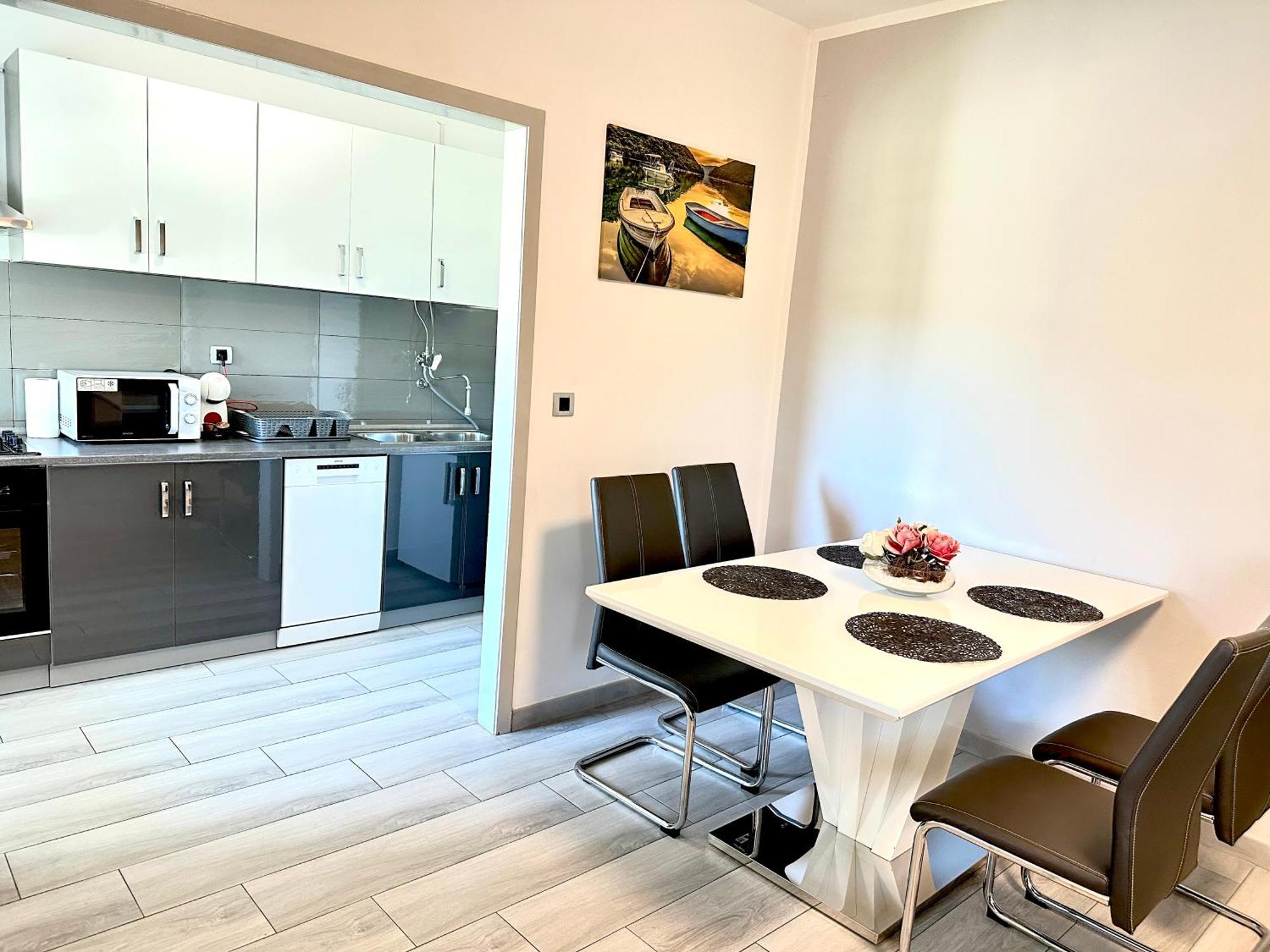 ורסאר Apartman Rocan מראה חיצוני תמונה